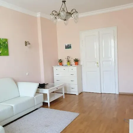 Jurincom Masaryka Apartment